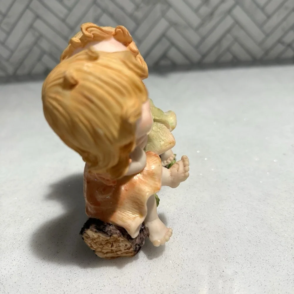 Vintage‎ Resin Figurine – Boy Kissing Girl on Log | 5